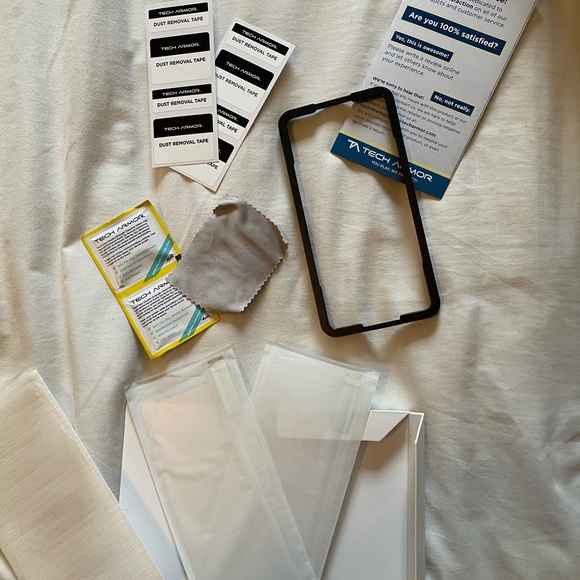 Tempered glass Screen Protector - Picture 3 of 3